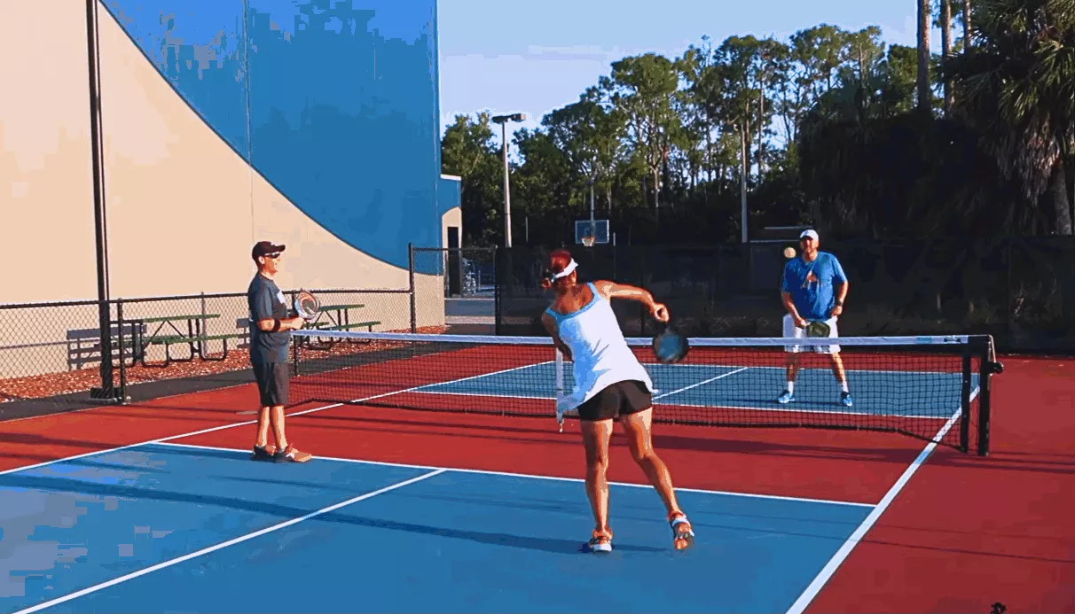 How to play Pickleball, complete guide for beginners.
